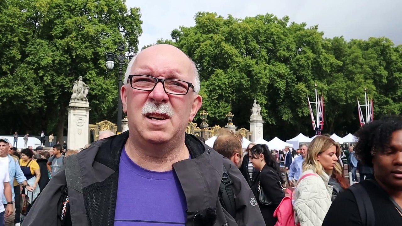 Latest outside Buckingham Palace
