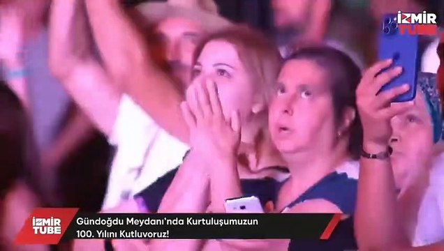 İzmir'in kurtuluşunun 100'üncü yılında hep bir ağızdan 10. Yıl Marşı