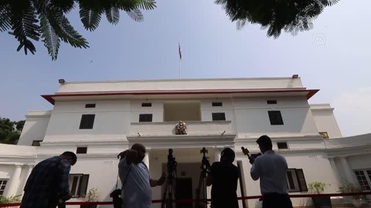 Son dakika haberleri | YENİ DELHİ - Kuveyt'in Hindistan Büyükelçisi Jasem Ibrahim Al Najem Kraliçe II. Elizabeth'in ölümünün ardından taziye defterini imzaladı