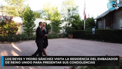 Los Reyes y Pedro Sánchez visita la residencia del embajador  de Reino Unido para presentar sus condolencias