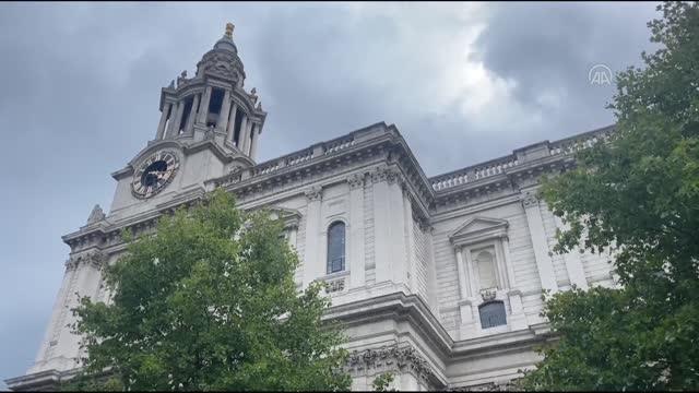 Kraliçe 2. Elizabeth için Londra'daki St. Paul Katedrali'nde anma töreni düzenlendi