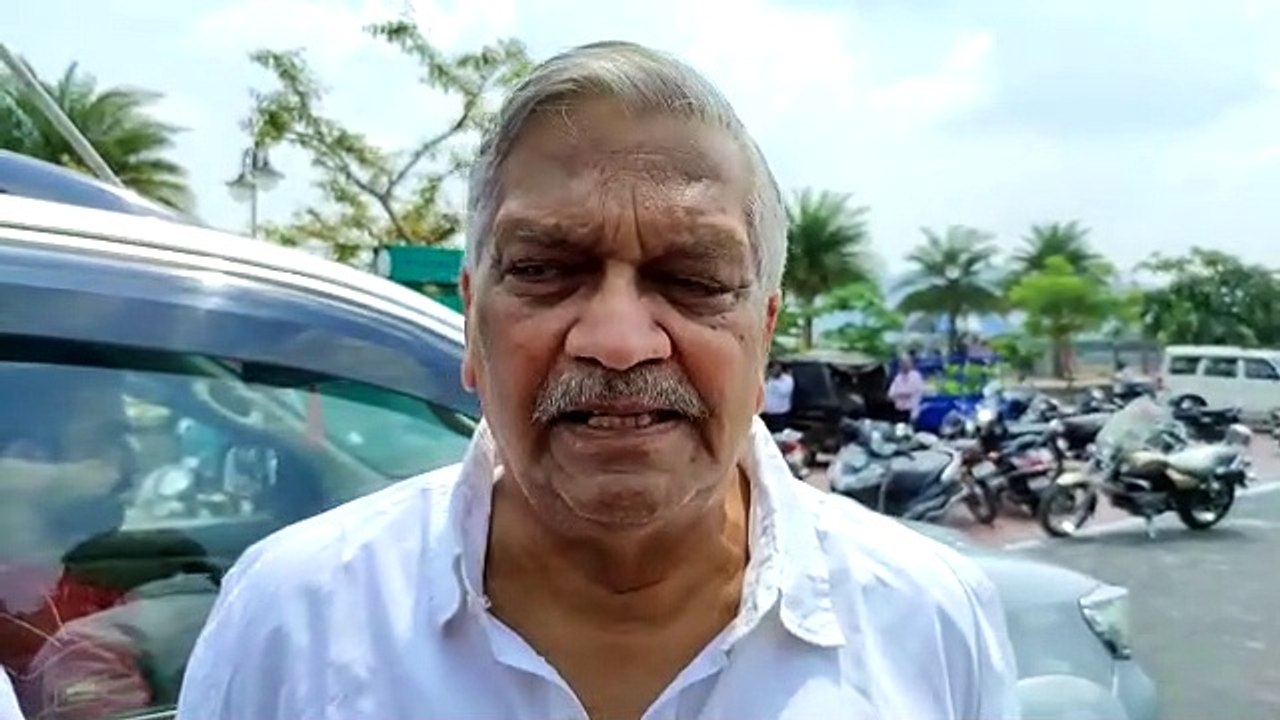 सुबह से भूखे-प्यासे बैठे रहे सफाईकर्मी