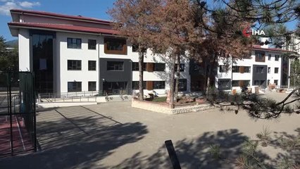 Karabük haberi: Karabük'te valilikten parasını alamayan müteahhit okulun kapılarını kilitledi