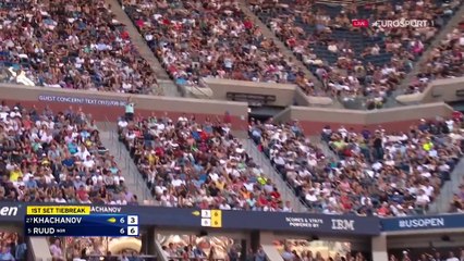 Smash de revers et échange de 55 coups : Ruud s'empare du 1er set avec la manière