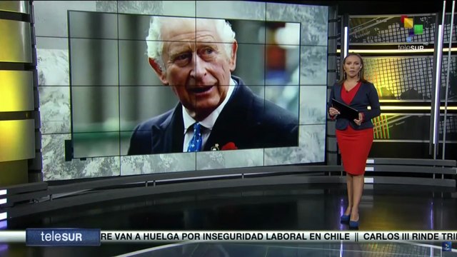 Ciudadanos británicos rinden tributo a la reina Isabel II en el Palacio de Buckingham