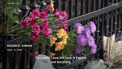 Scenes From Around the World in the Aftermath of Queen Elizabeth II’s Death