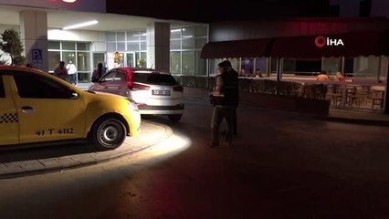 Son dakika haberi! Sokak ortasında bıçaklandılar, taksi tutup hastaneye gittiler