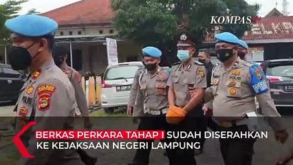 Скачать видео: Berkas Perkara Tahap I Kasus Polisi Tembak Polisi di Lampung Diserahkan ke Kejaksaan