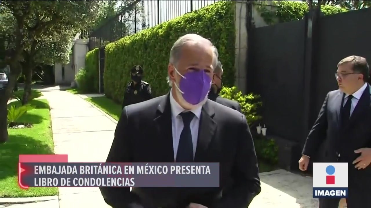José Antonio Meade firma libro de condolencias por muerte de reina Isabel II