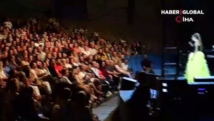 Şarkıcı Nilüfer’in Bursa'daki konserinde bakın neyden yakındı: Benden daha mı ünlüsün?