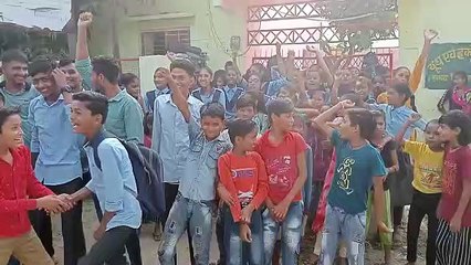 Video : शिक्षक लगाने की मांग को लेकर विद्यार्थियों ने जड़ा ताला