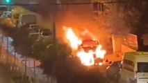 Gaziosmanpaşa’da park halindeki araç alev alev yandı