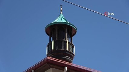 Kadınların bağışlarıyla yapılan cami, üç medeniyete ait camilerin izlerini taşıyor