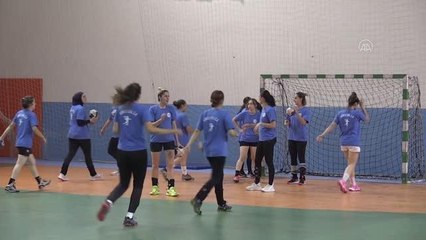 Hentbol liginin "gol kraliçesi" Perihan Topaloğlu Acar'a göre başarısının sırrı hırsı