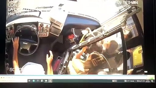 Kaza yapan metrobüs şoförü yardım istemiş: Çok kötü olmuşum, ambulans çağırın bana