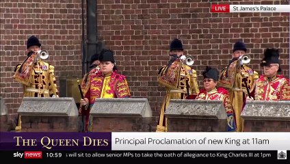 L'annonce dans la cour de l'intronisation de Charles III : La cérémonie officielle