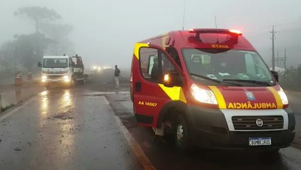 Impressionante: Com cerração na pista, motociclista caem em buraco de mais de três metros na BR-277