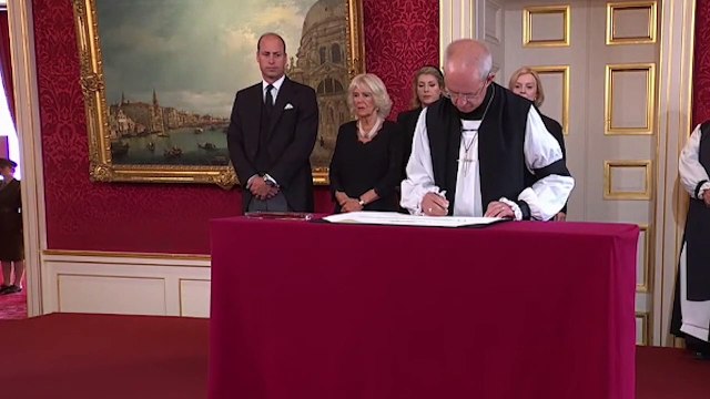 Kral III. Charles'ın krallığı resmen ilan edildi