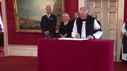 Kral III. Charles'ın krallığı resmen ilan edildi