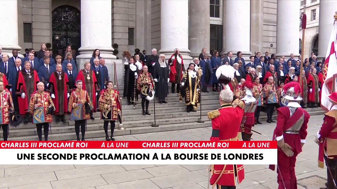 Une seconde proclamation du roi Charles III à la bourse de Londres