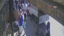 Sultangazi'de süpürge hırsızlığı: Biri şapka ve cerrahi maskeyle diğeri şalla yüzünü gizledi