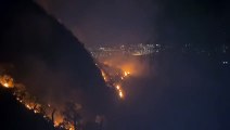 Bombeiros combatem incêndio na Serra do Curral
