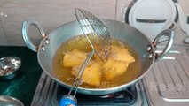 हलवाई के समोसे जैसा ट्रिक खस्तेदार समोसा बनाने की आसान विधि - How to make Crispy Samosa Recipe