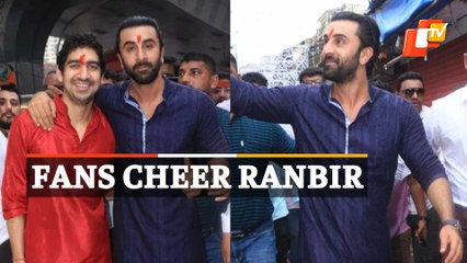 Ranbir  Kapoor Gets Good Cheer From Crowd