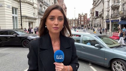 Miles de personas acuden al palacio de St. James por la proclamación de Carlos III