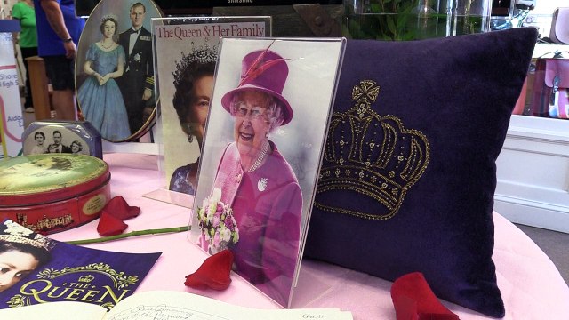 Etats-Unis: un magasin d'articles britanniques rend hommage à la reine Elizabeth II