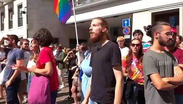 Trento, contestatori intonano Bella Ciao durante il comizio Giorgia Meloni