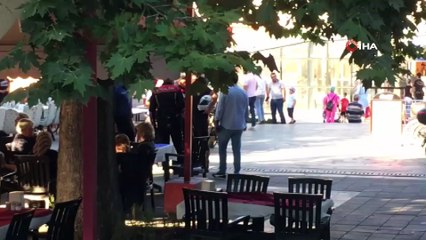 Meydanda budama makaslı ve maket bıçaklı kavga! Yaralılar var