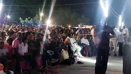 बड़ी संख्या में पहुंचे दर्शक, देर रात तक झूमते रहे