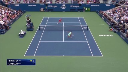 Скачать видео: Swiatek sweeps aside Jabeur to win US Open