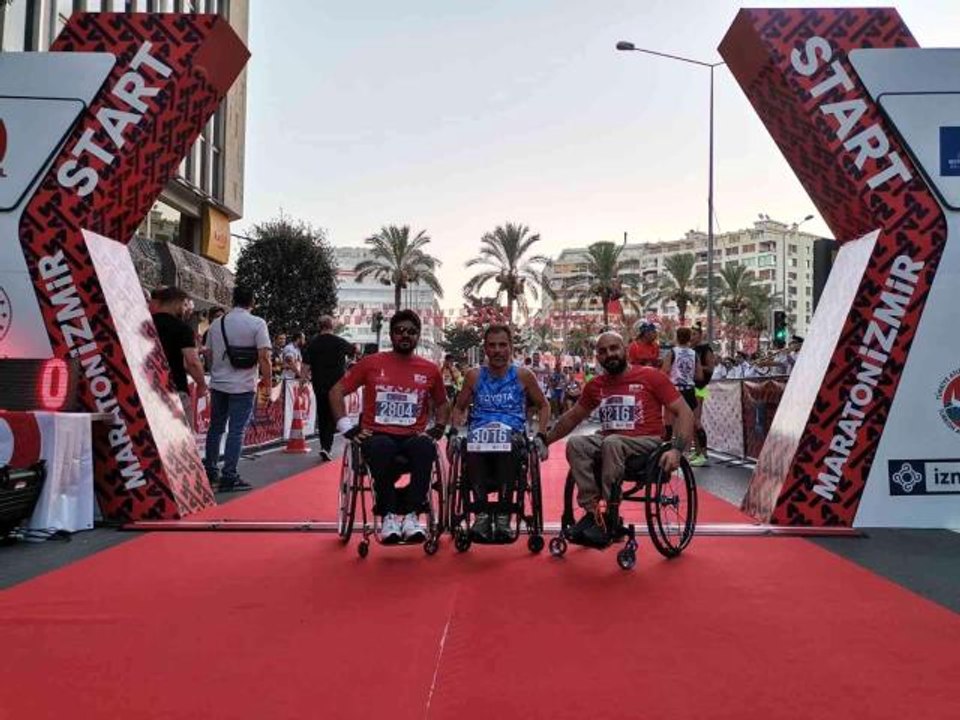 İzmir haberi | 9 Eylül İzmir Yarı Maratonu rekor katılımla başladı