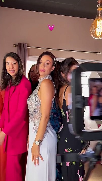 Rym Renom et ses copines lors de son mariage.