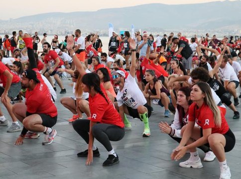 İzmir gündem haberleri | 9 Eylül Uluslararası İzmir Yarı Maratonu başladı