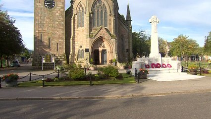 Crowds begin to gather in Ballater