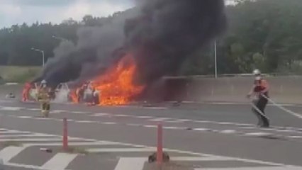 중부내륙고속도로 창녕IC 부근 9중 추돌...차량 3대 전소 / YTN