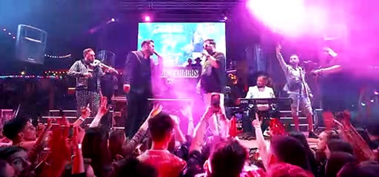 Tzanca Uraganu - Scoateti telefoanele [LIVE 2022]