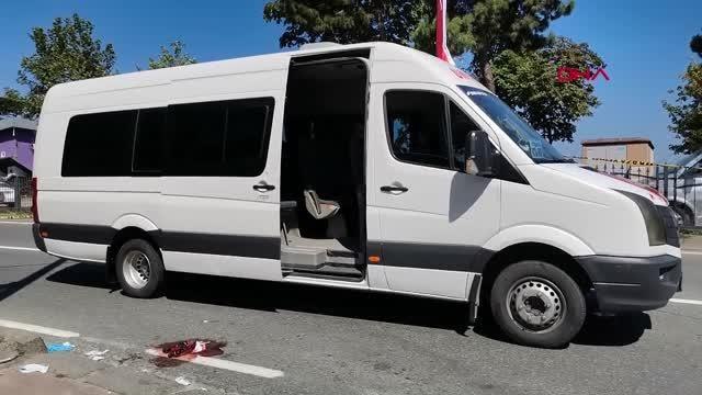 KAPISI AÇIK SEYREDEN MİNİBÜSTEN DÜŞEN YOLCU AĞIR YARALANDI
