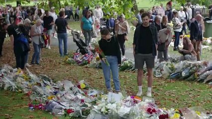 König Charles III und die großen Fußstapfen seiner Mutter