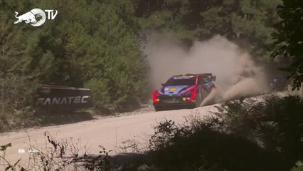 Grèce - Neuville creuse l'écart