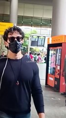 मुंबई एयरपोर्ट पर Tiger Shroff स्पॉट हुए