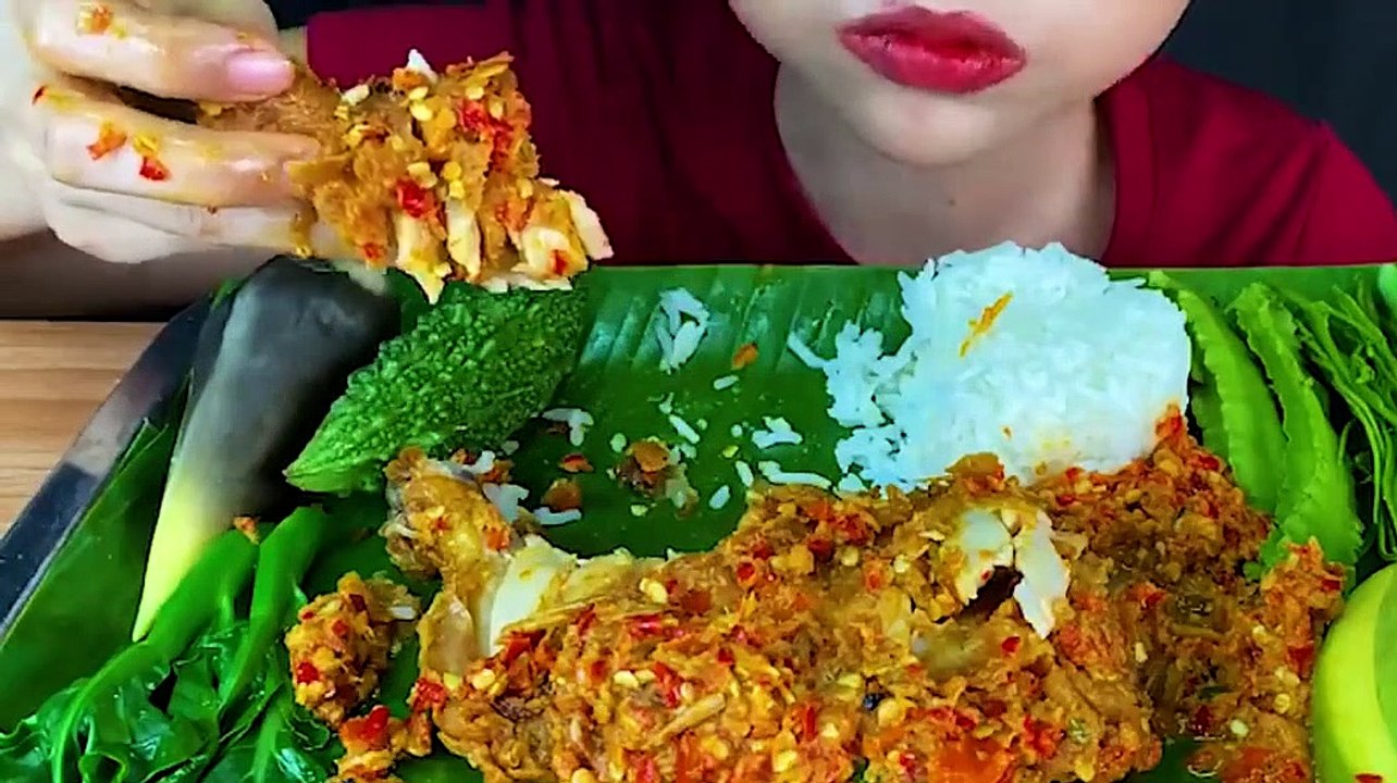 Eating Spicy Food__Fried Chicken, Spicy Chilli Sauce, Fresh Vegetables
