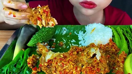 Eating Spicy Food__Fried Chicken, Spicy Chilli Sauce, Fresh Vegetables