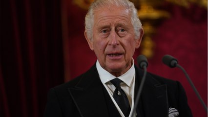 VOICI - Prince Charles : cet inquiétant détail repéré par les internautes et qui affole la Toile