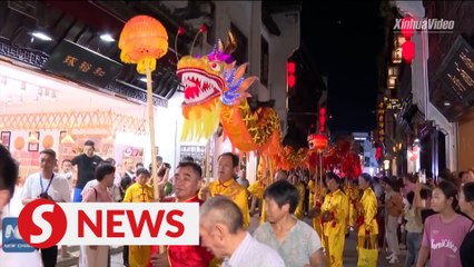 Dragon show highlight of Mid-Autumn Festival celebrations in Anhui, China