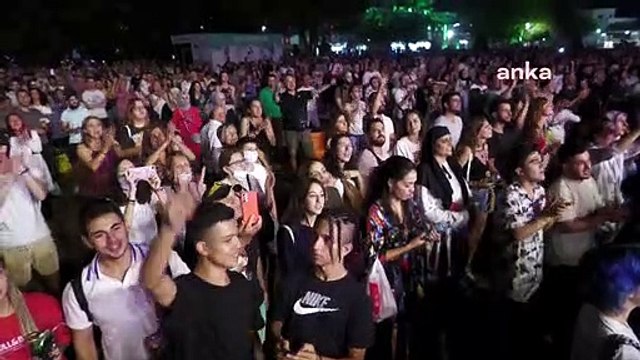 İzmir'in Kurtuluşunun 100'üncü Yılına Özel İZMİR TÜRKÜLERİ Albümü Çıktı, Başkan Soyer İzmir Marşı'na Eşlik Etti