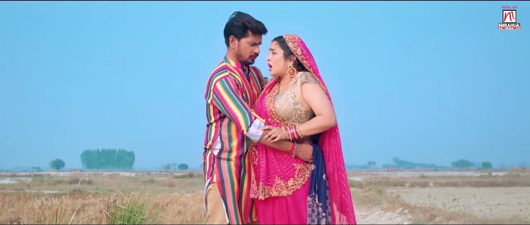 Sariya Sarak Jata Ji - सड़िया सरक जाता जी - Saajan - Pravesh Lal Yadav, Aamrapali Dubey - Movie Song